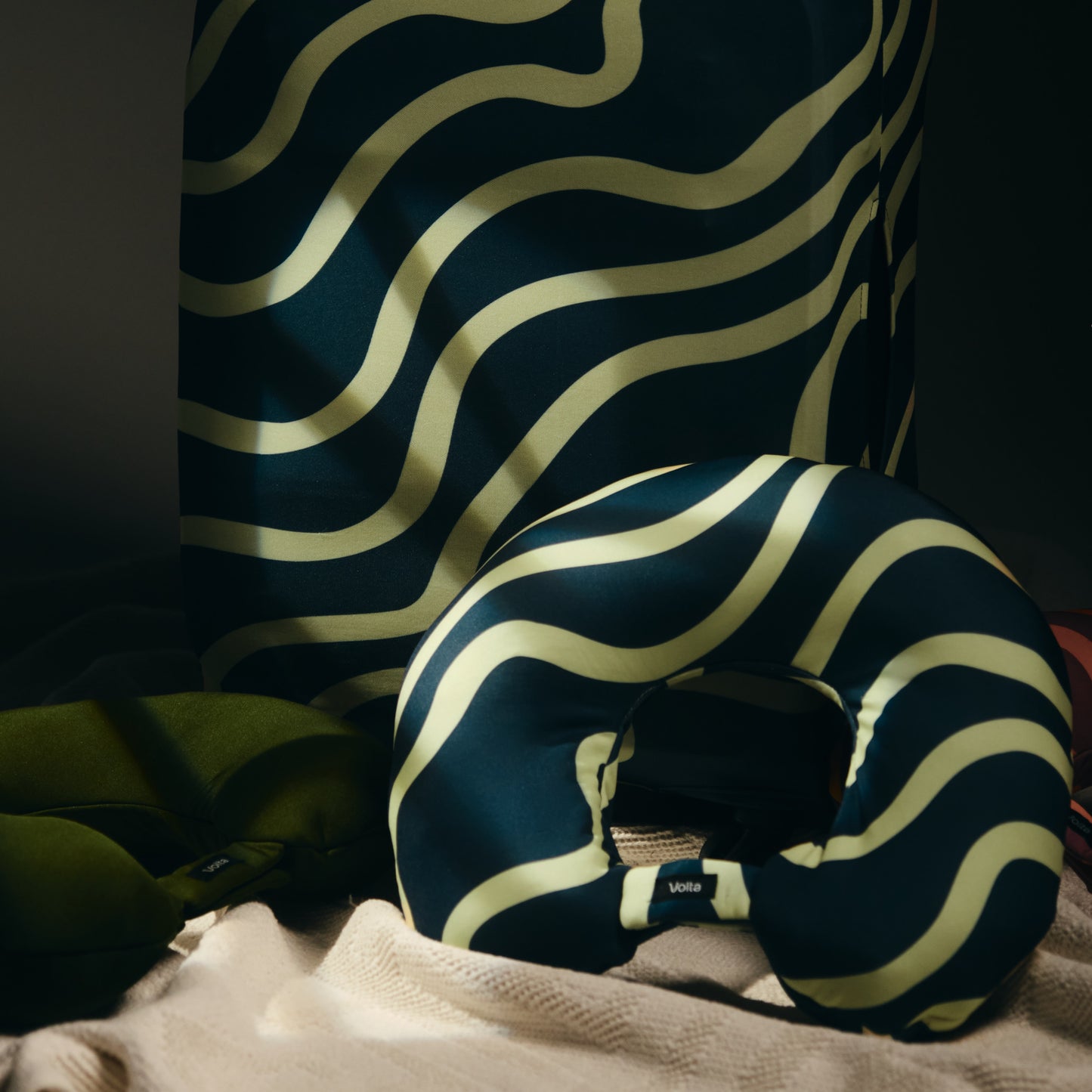 Volta Travel Kit: Luggage Cover + Stuffable Neck Pillow