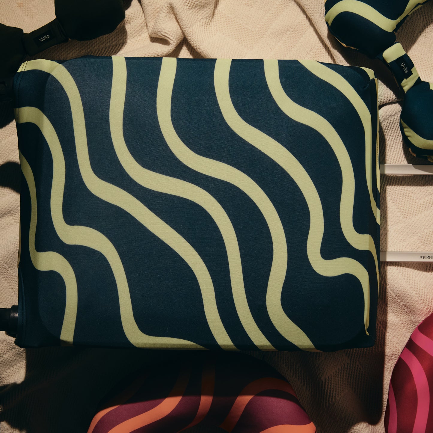 Volta Travel Kit: Luggage Cover + Stuffable Neck Pillow